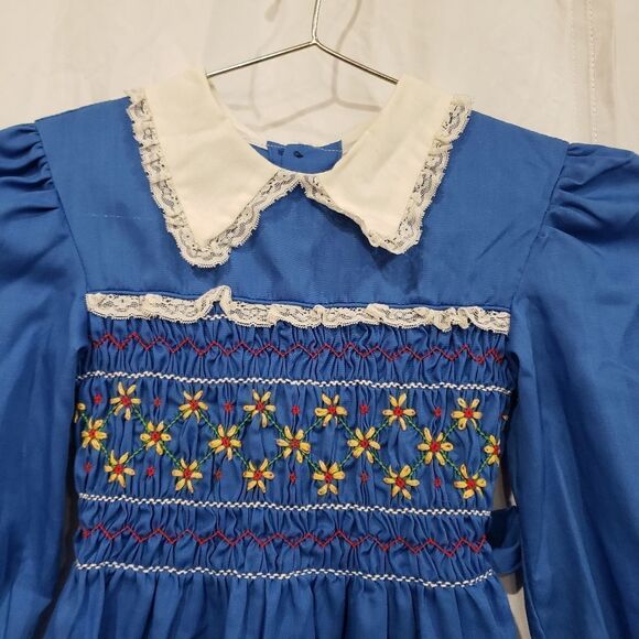 Hand Smocked by Carrousel Blue White Collar Floral Smock - Picture 5 of 15
